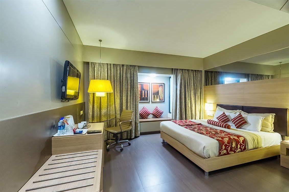 Hotel Landmark Fort Мумбаи Экстерьер фото