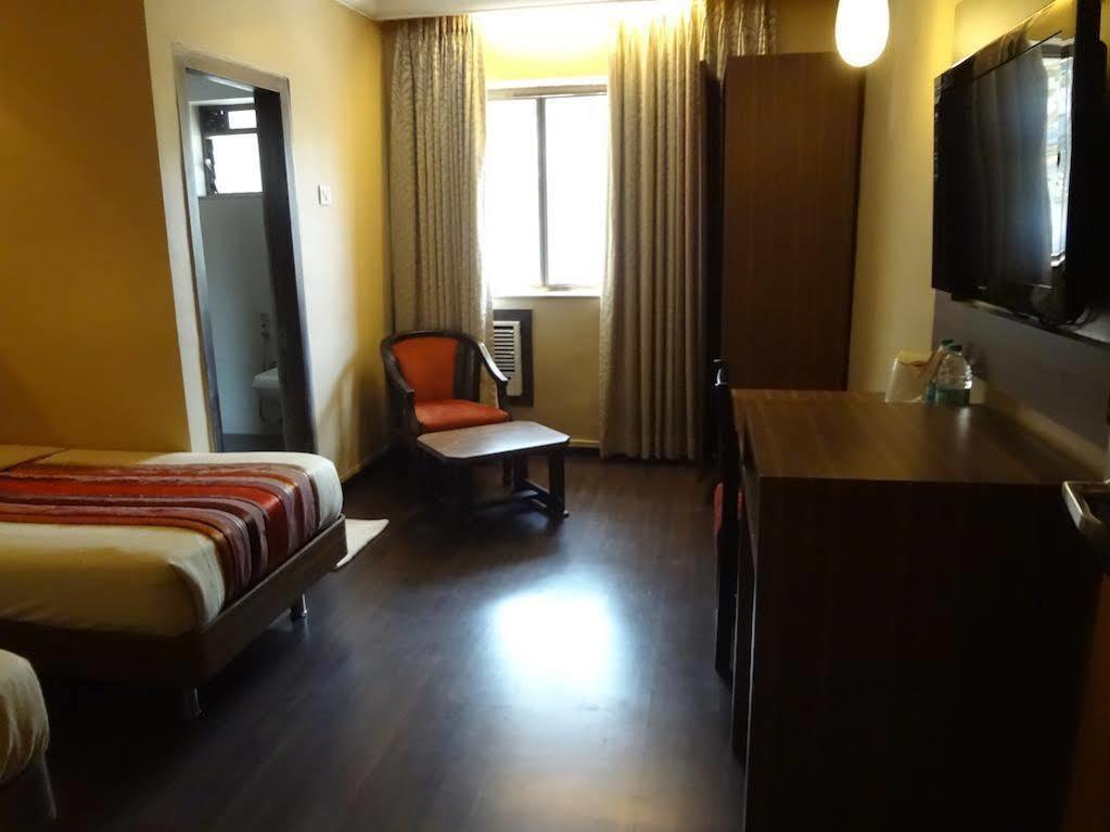 Hotel Landmark Fort Мумбаи Экстерьер фото