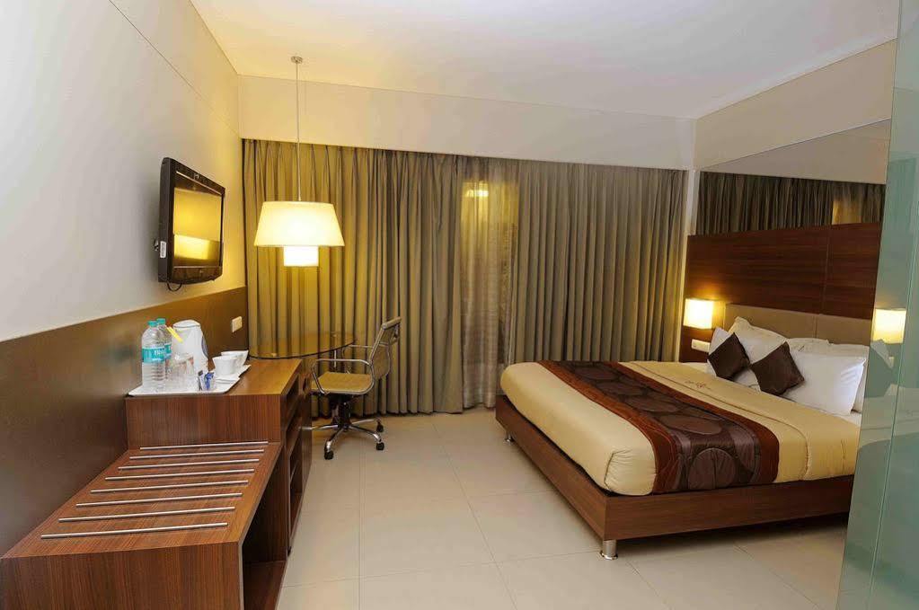 Hotel Landmark Fort Мумбаи Экстерьер фото