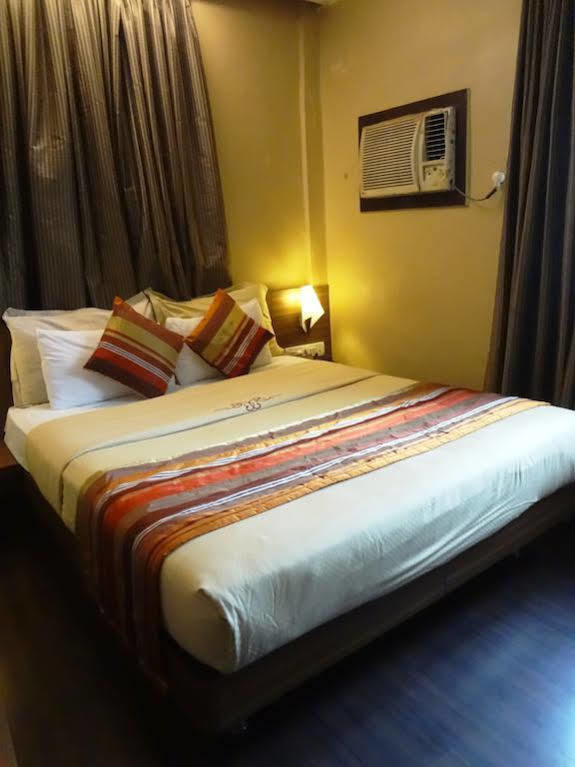 Hotel Landmark Fort Мумбаи Экстерьер фото